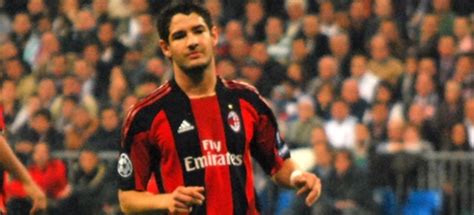 quanti anni ha pato|Biografia: Alexandre Pato